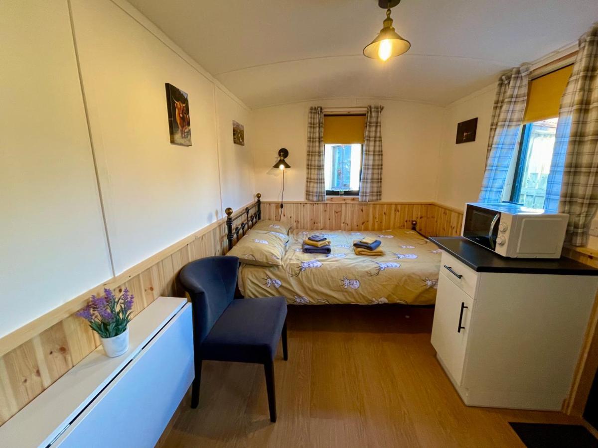 Per Ardua Shepherds Hut Форт-Уильям Экстерьер фото