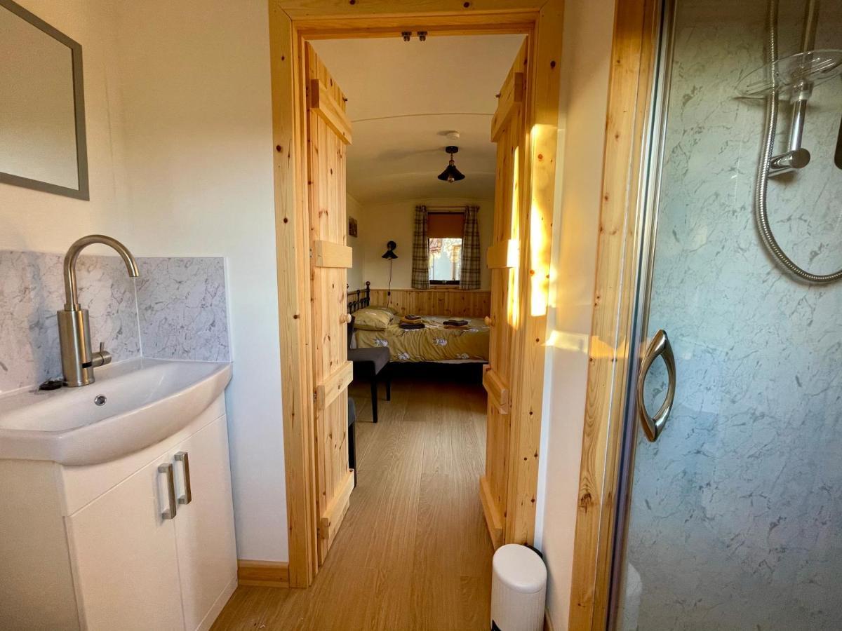 Per Ardua Shepherds Hut Форт-Уильям Экстерьер фото