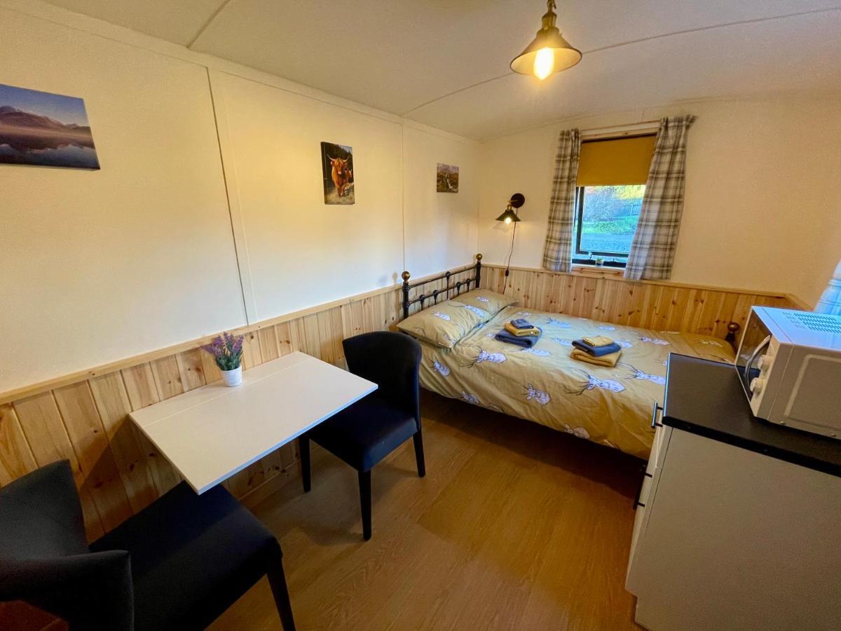 Per Ardua Shepherds Hut Форт-Уильям Экстерьер фото