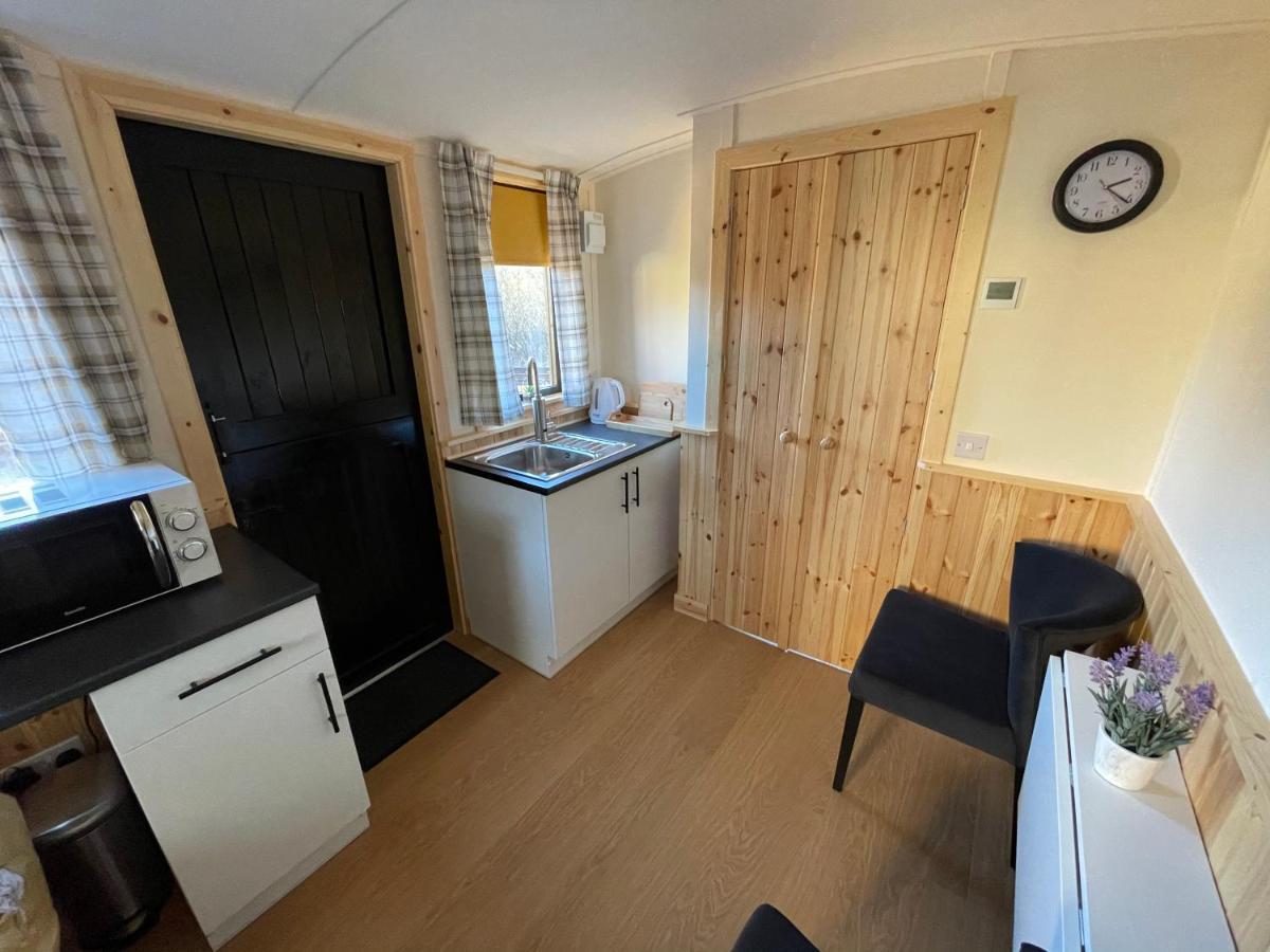 Per Ardua Shepherds Hut Форт-Уильям Экстерьер фото